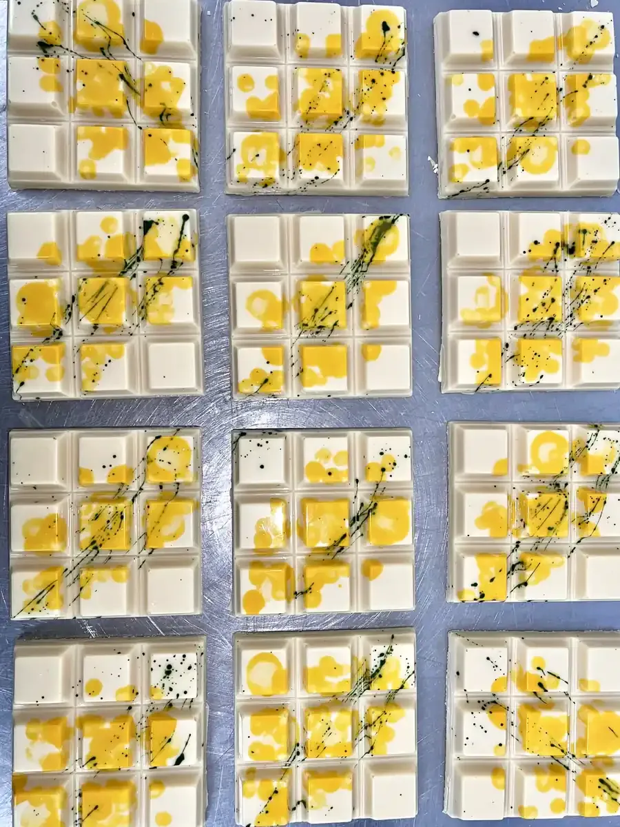 Sole di Marzo white chocolate bar — raw photo showing shape and format